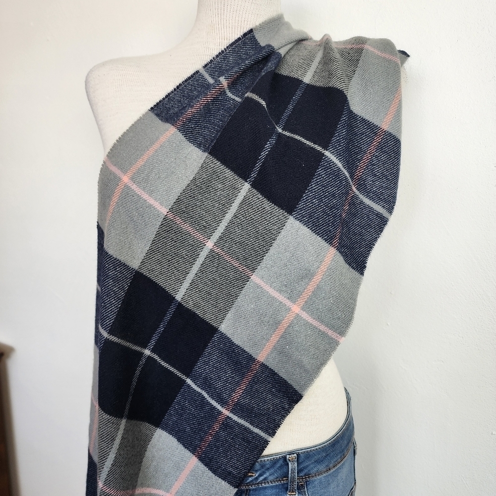 Plaid Gray Blue & Pink Scraf